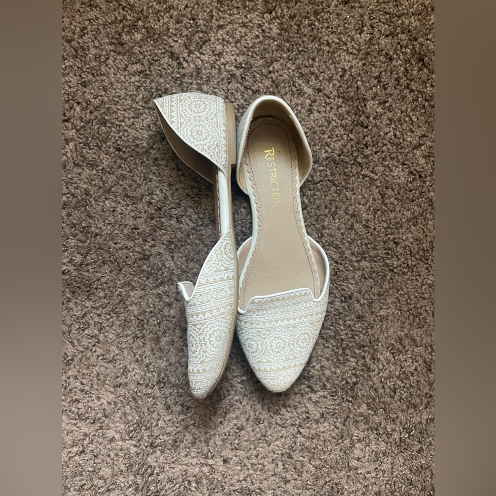 Boho Flats - Picture 2 of 2